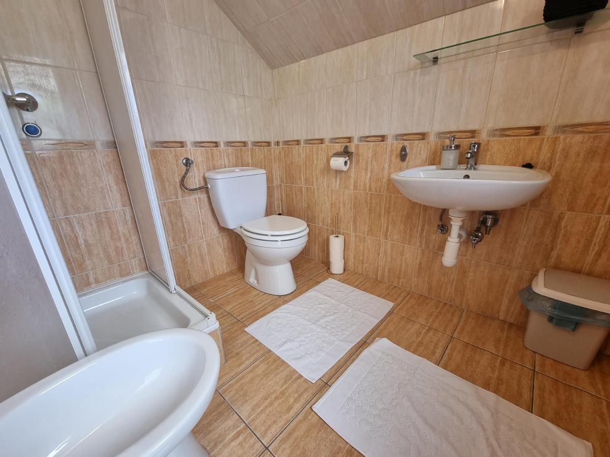 Abigel 2 Vendeghaz Hotel Miskolc Bagian luar foto