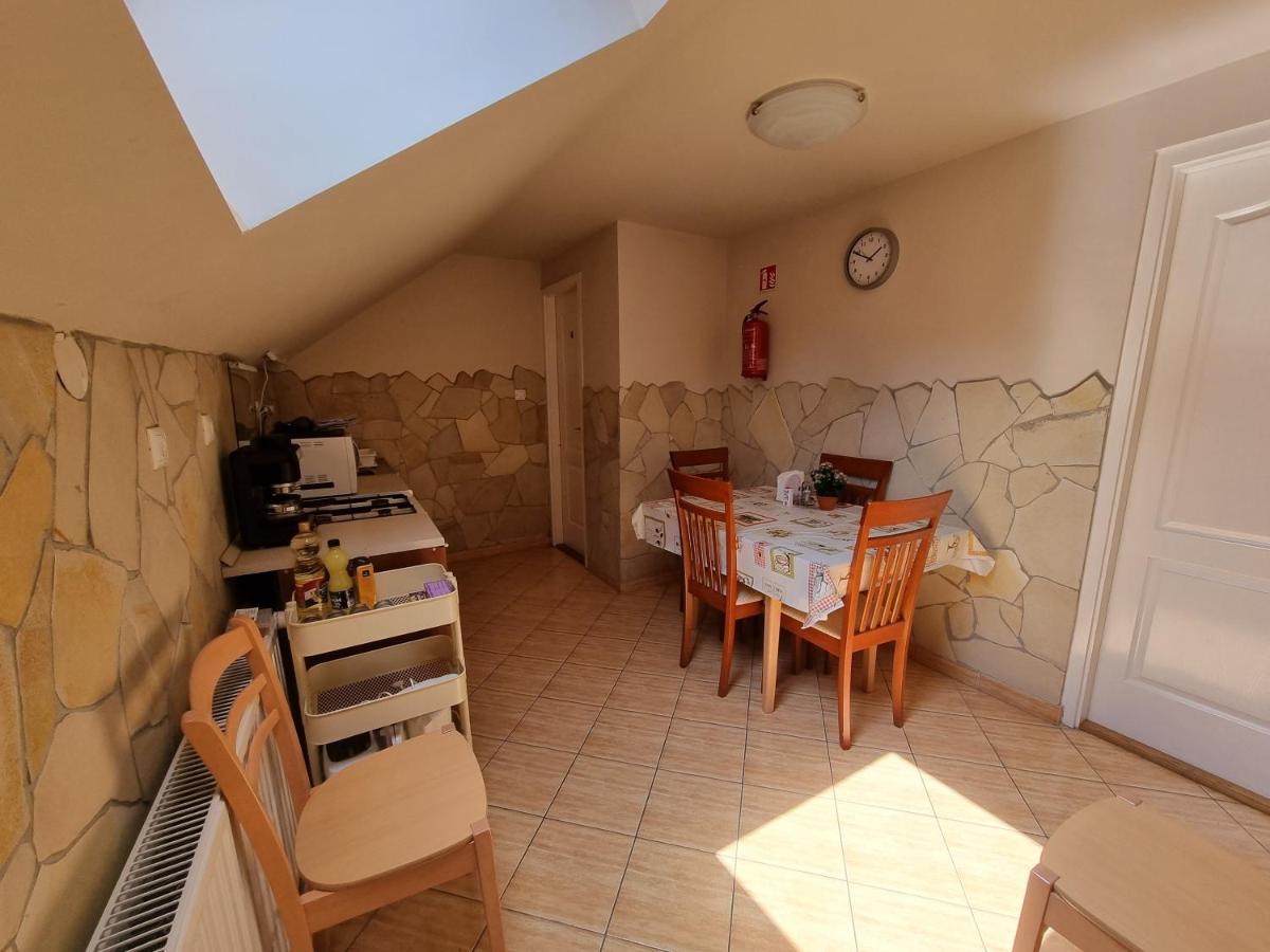 Abigel 2 Vendeghaz Hotel Miskolc Bagian luar foto