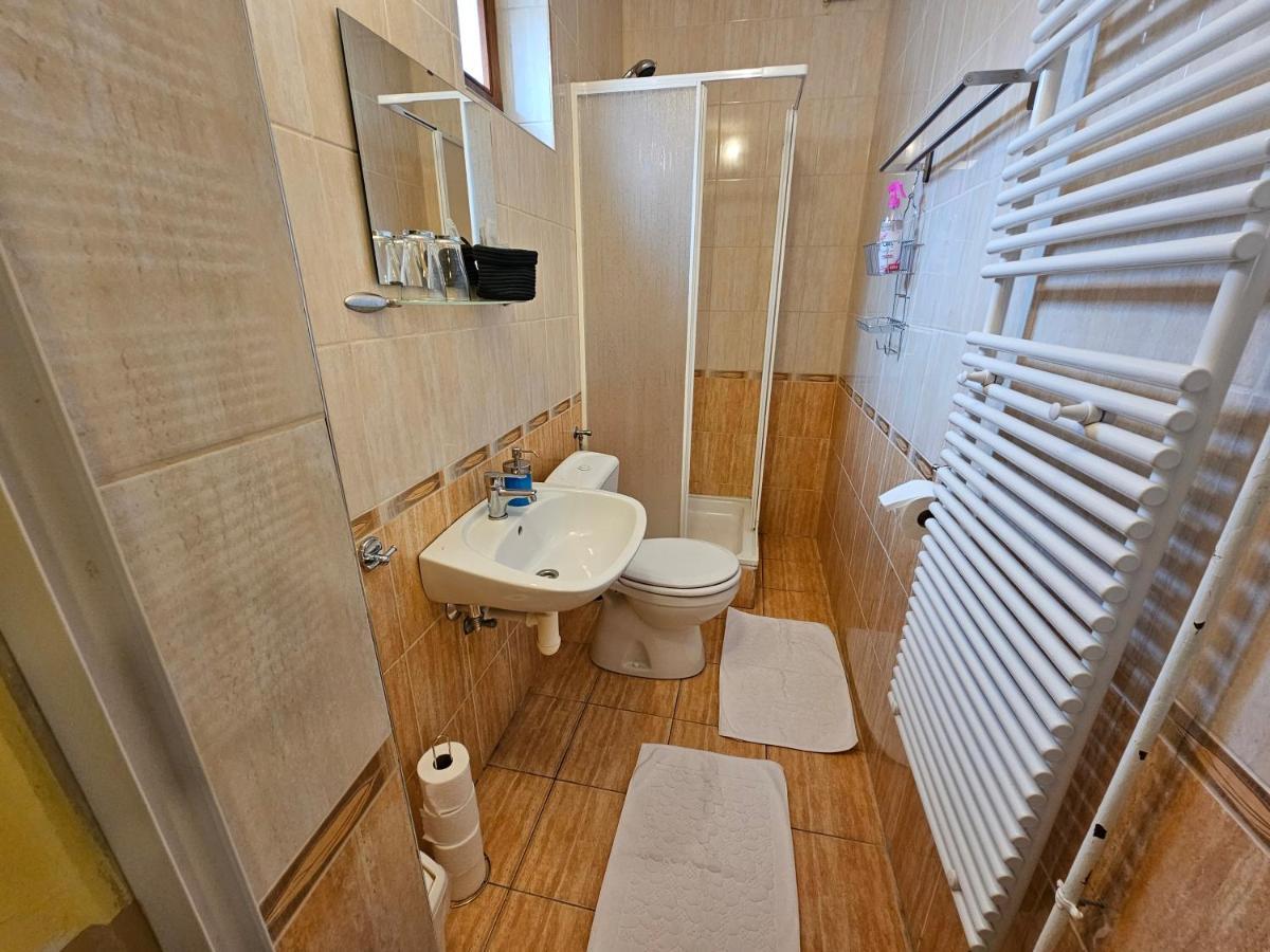 Abigel 2 Vendeghaz Hotel Miskolc Bagian luar foto