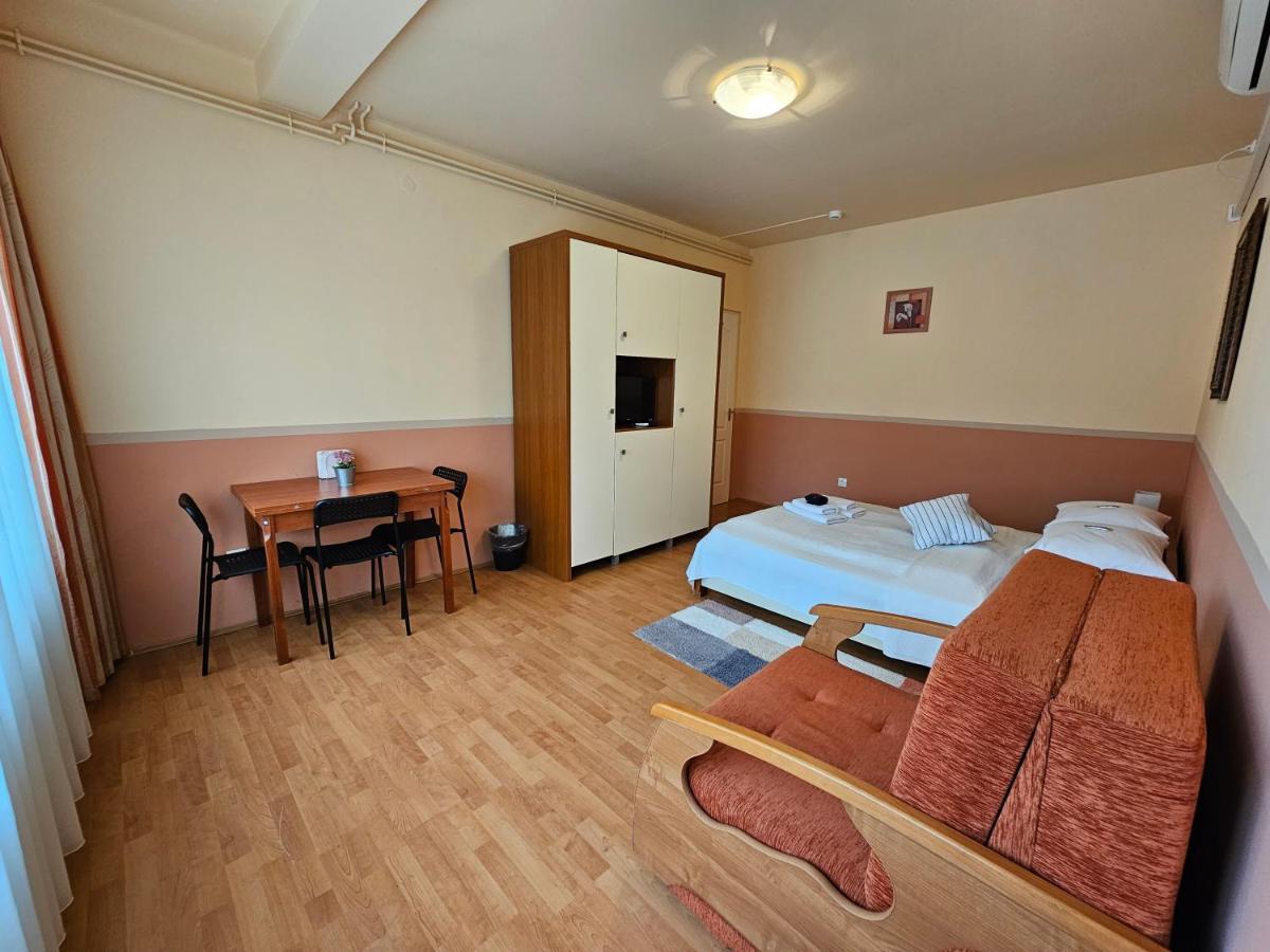 Abigel 2 Vendeghaz Hotel Miskolc Bagian luar foto